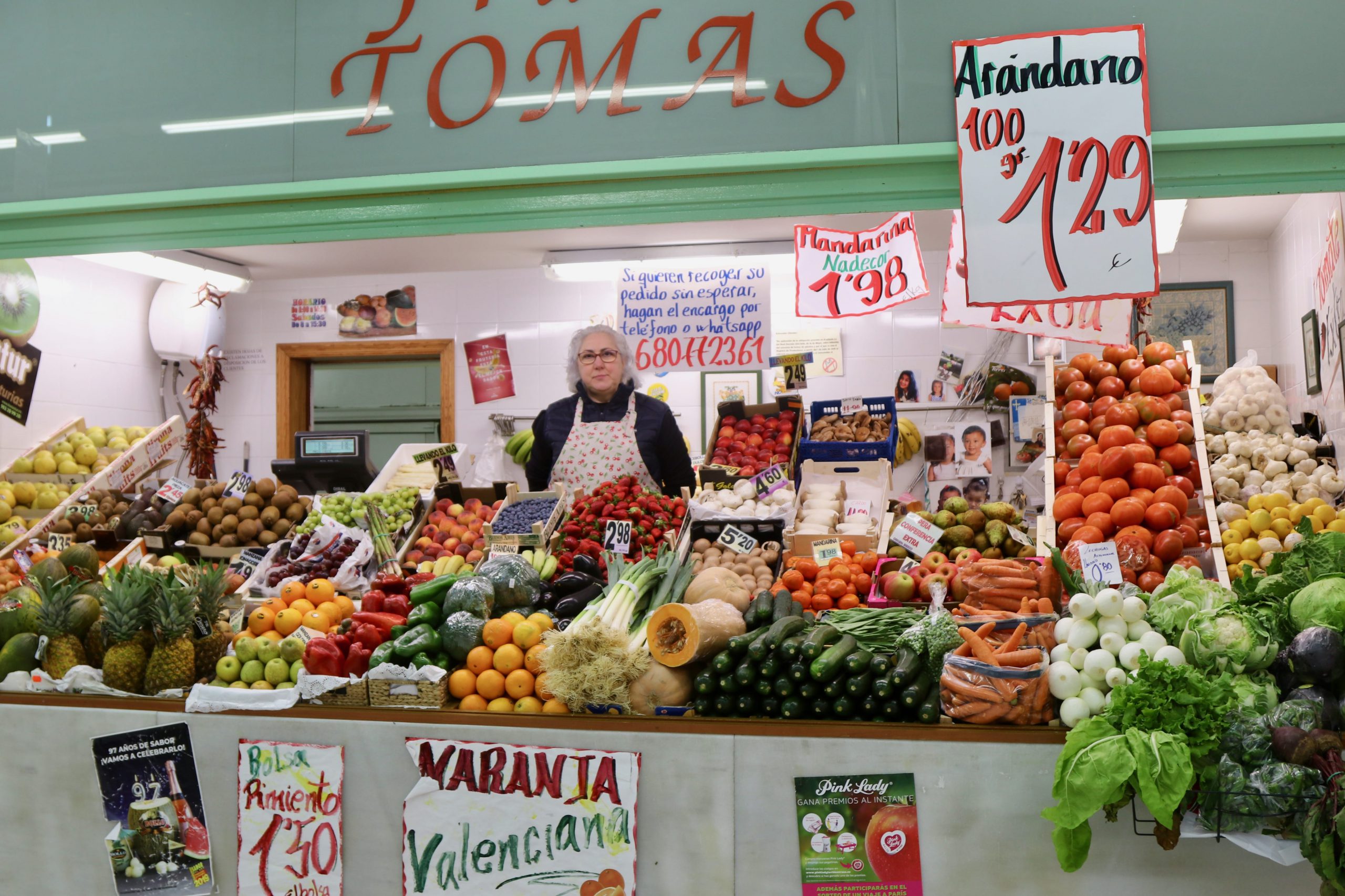 Frutas Tomás en el mercado El Fontán